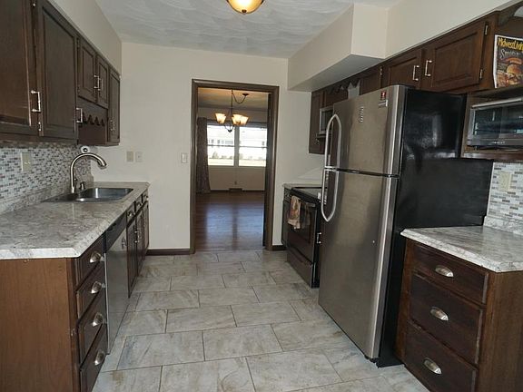 5th image of 837 Legion Ave