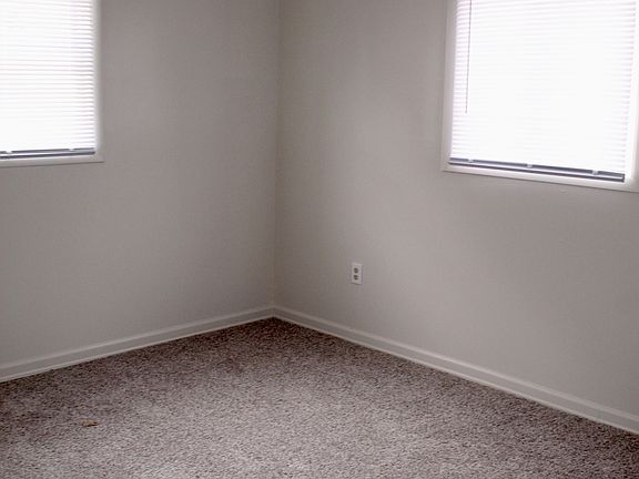 5th image of 198 W Commercial St #11363141