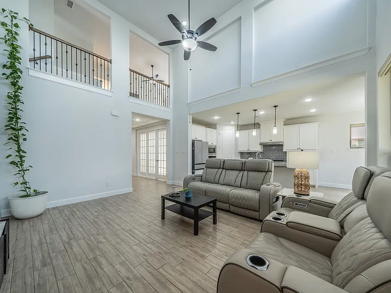 921 Bayberry Dr — Photo 5