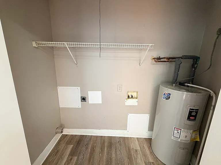 1309 E Market St — Photo 15