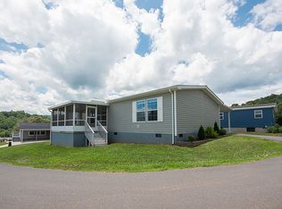 74 N Topaz St, Franklin, NC 28734