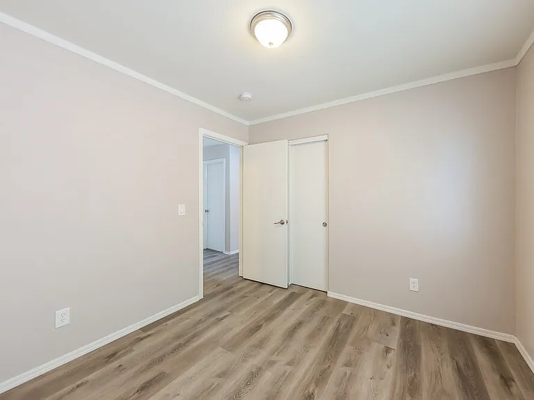 7919 W Magnolia St — Photo 17