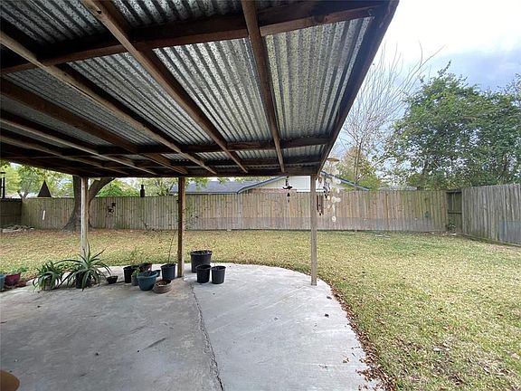 4th image of 9354 Willow Wood Ln