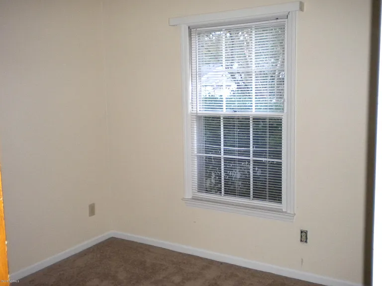 1913 Rolling Ridge Dr — Photo 9