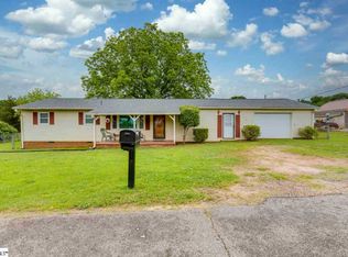 106 Good Dr, Wellford, SC 29385