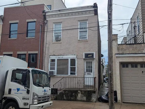 2242 Oakford St, Philadelphia, PA 19146