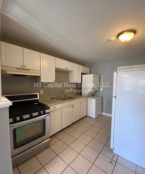 4068 Bruene Ave — Photo 4