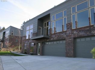 2233 Clearwater Ln, Hood River, OR 97031