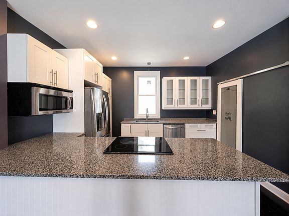 5th image of 1414 Xerxes Ave N #A