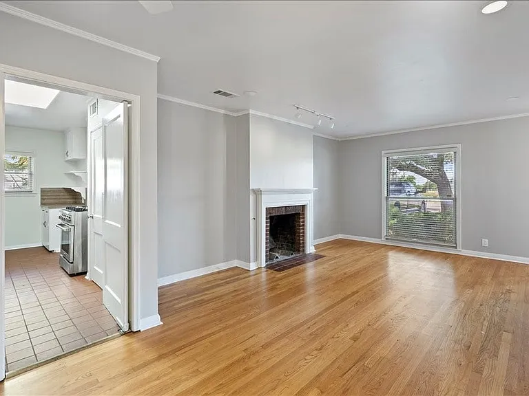 6321 Calmont Ave — Photo 3
