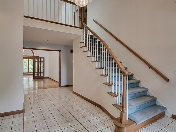 2nd image of 110 Laurel Oak Dr