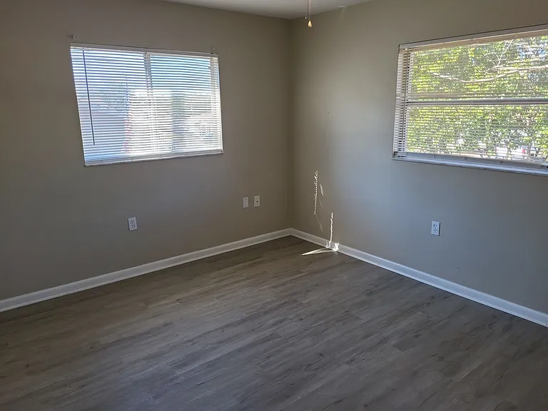 20 New Florida Ave — Photo 6