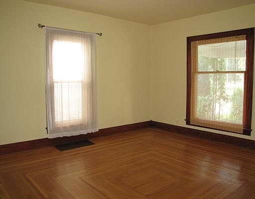 3rd image of 307 & 309 E Ward St
