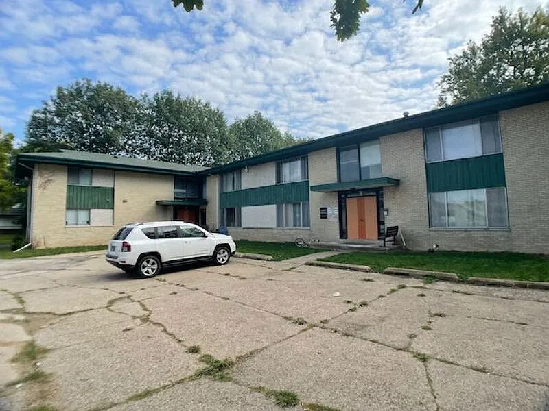 2 bed, 1.0 bath, 825 sqft, $850 — Photo 2