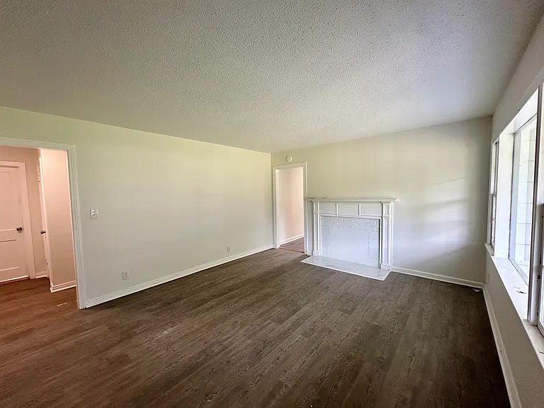 965 Parkway Dr — Photo 5