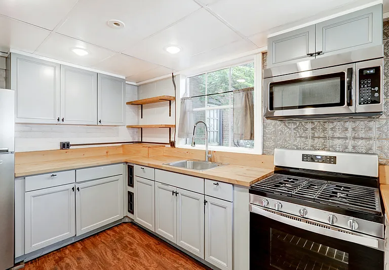 121 E Chestnut St #121B — Photo 16