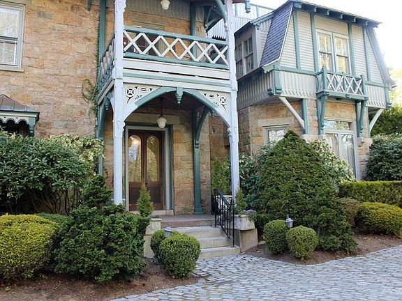 6 Howe Mansion front 2