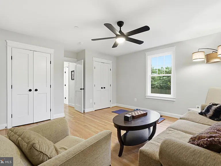 1227 Clagett Dr — Photo 24