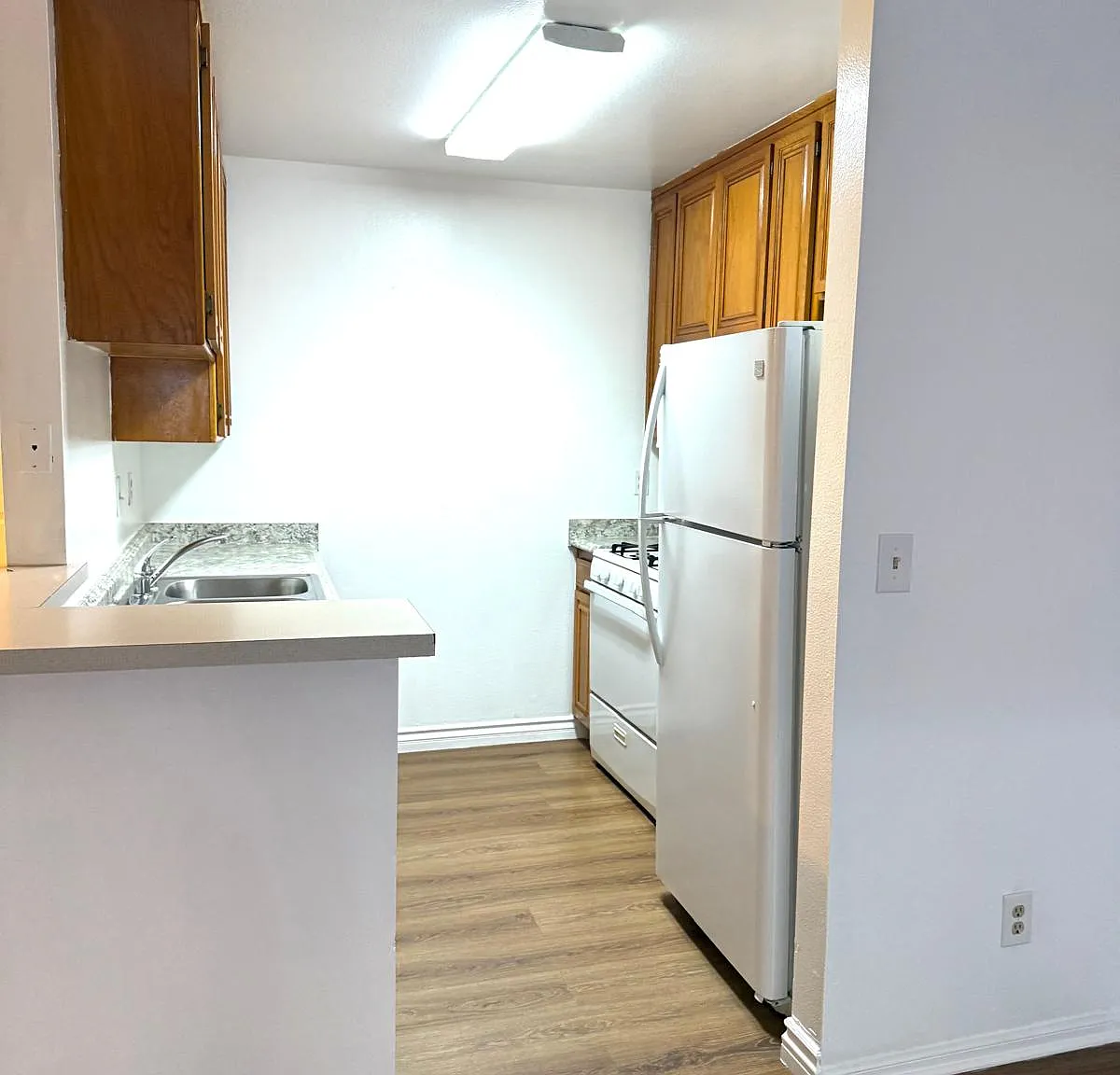 2 bed, 850 sqft, $2,600 — Photo 2