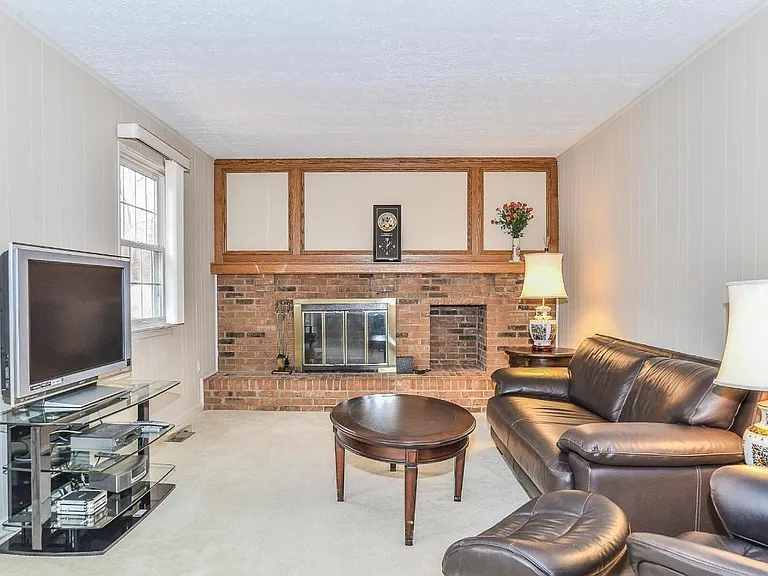7200 Hopkins Ct — Photo 8