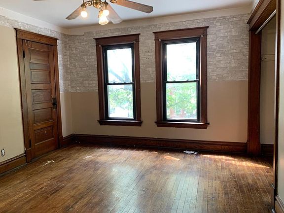 5th image of 701 W Marion St