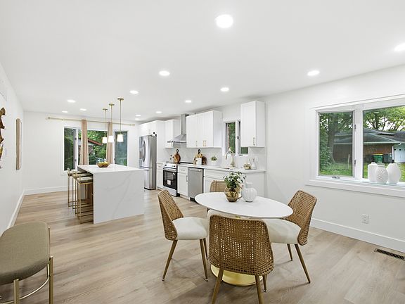 4th image of 8006 Vineyard Dr