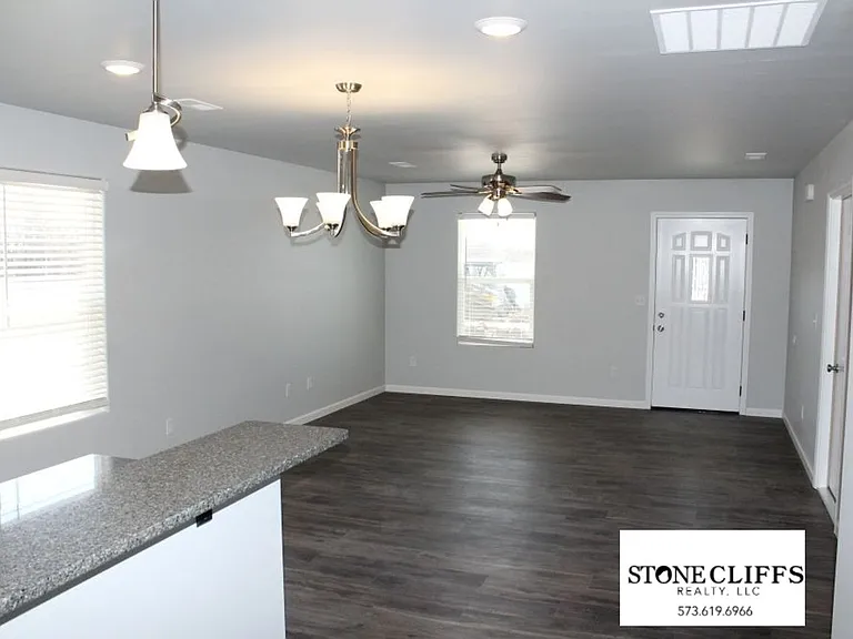 518 Kinleigh Dr — Photo 4