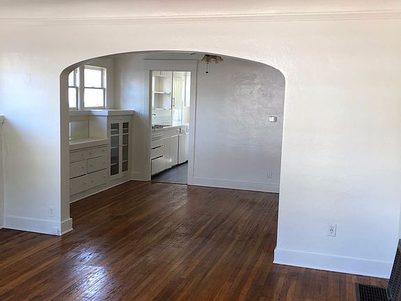 3rd image of 4068 Texas St