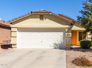 692 W Firehawk Dr, Green Valley, AZ 85614