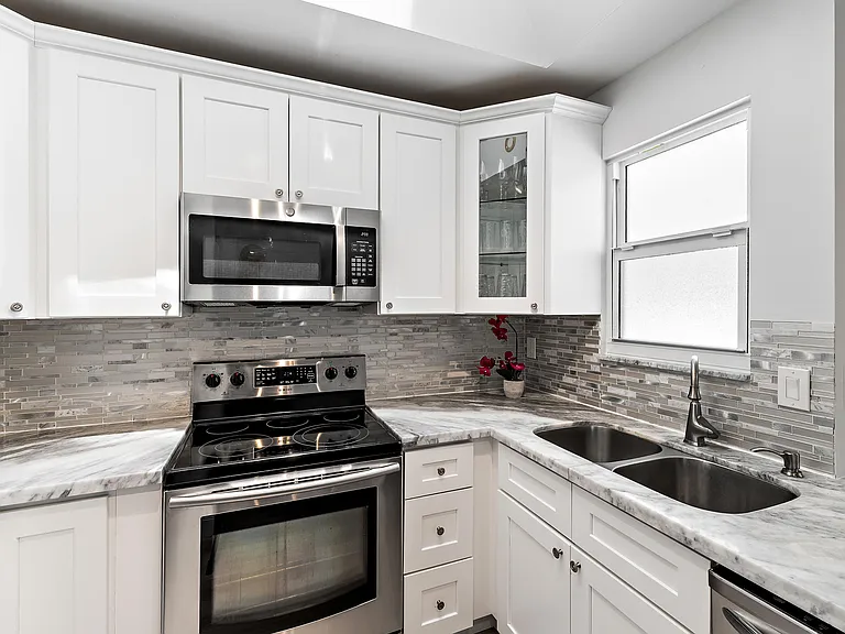 6029 Eberts St — Photo 15