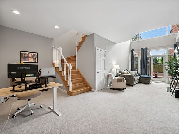 4th image of 2233 N Hoyne Ave #1