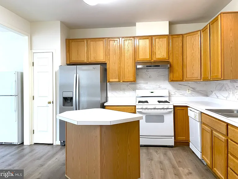 2540 Banshire Dr — Photo 14