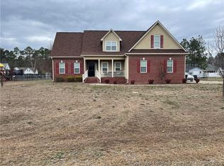 1927 Sunshine Ct, Hope Mills, NC 28348