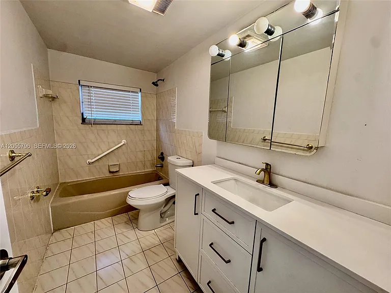 719 Glenn Pkwy #E — Photo 3