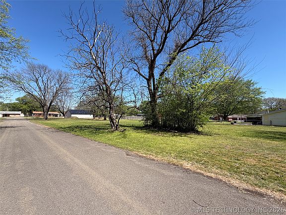 5th image of 801 NE 11th St