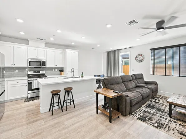 59 Autumn Ln, Pittsburg, CA 94565
