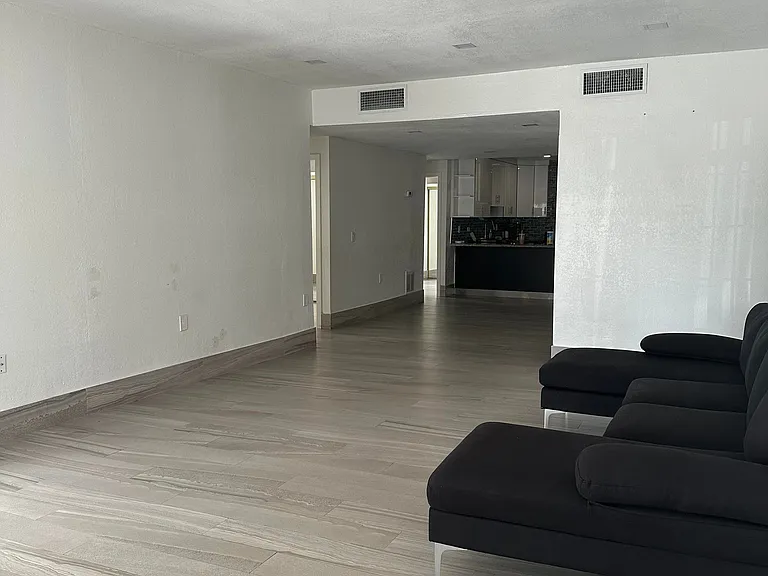 5737 SW 6th St — Photo 3