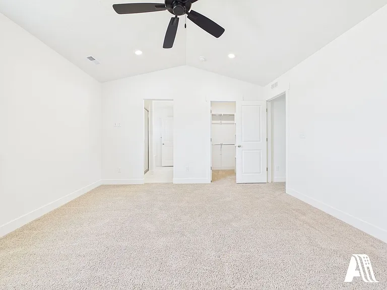 437 E 650 N — Photo 14