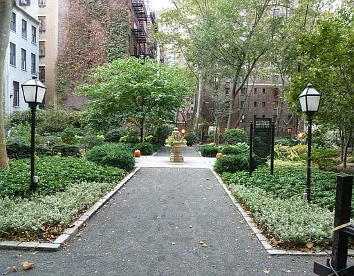 Rented by Bond New York | media 9