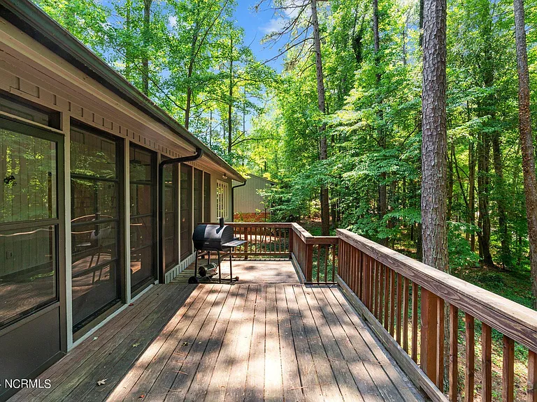 618 Chelsea Dr — Photo 32