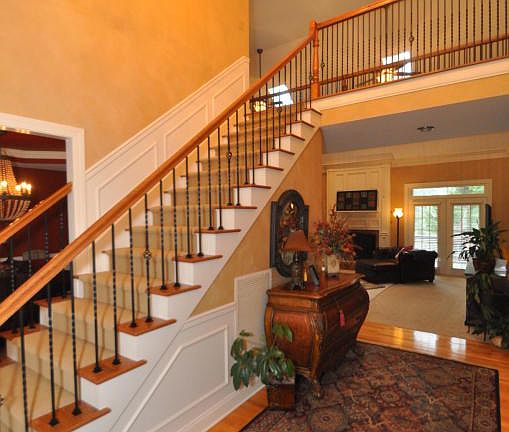 5th image of 832 Bennett Pl