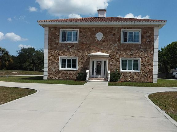 4th image of 9109 Woodsman Cove Ln