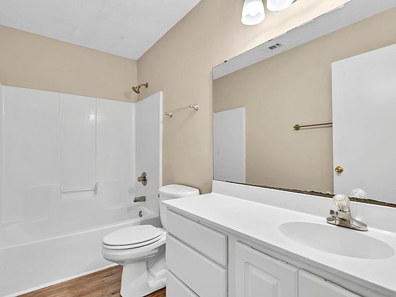 3rd image of 770 Rockport Ct APT 8