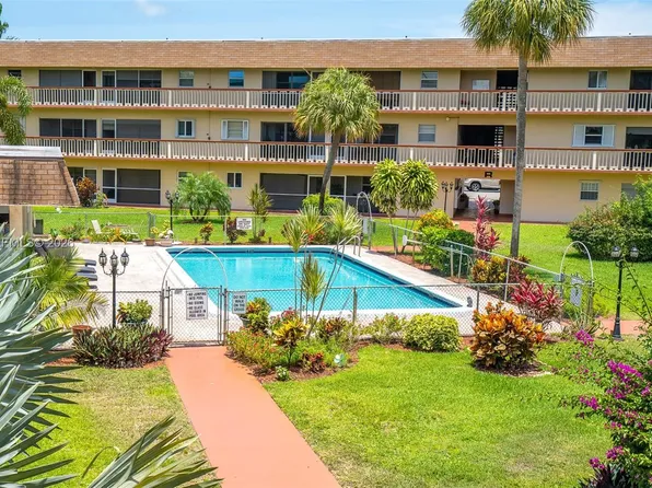 5300 Washington St APT T227, Hollywood, FL 33021