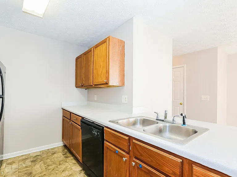 2286 Strathmoor Manor Dr — Photo 9