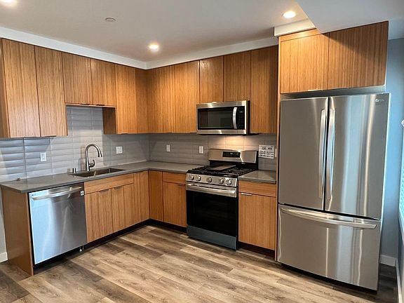 3rd image of 2420 Taraval St