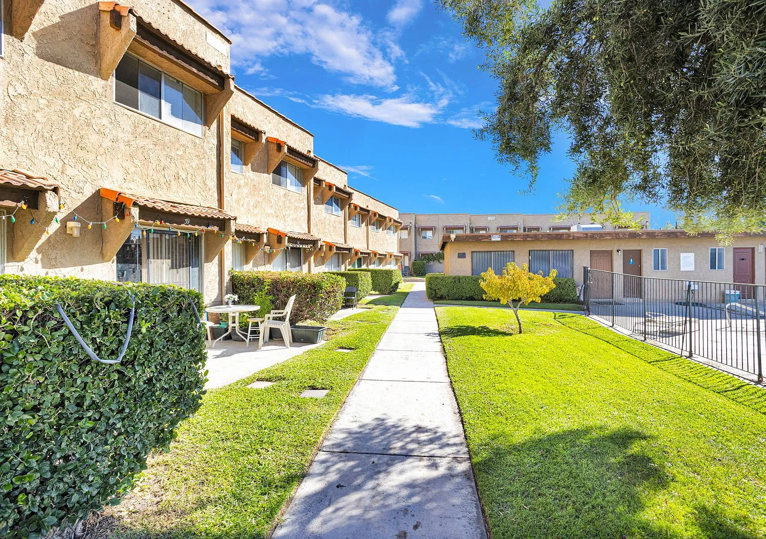 16061 Lorene Dr — Photo 1