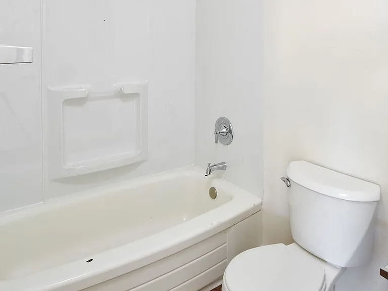 3815 SE 122nd Ave — Photo 5