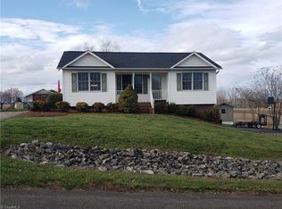 107 Cottonwood Dr, Yadkinville, NC 27055