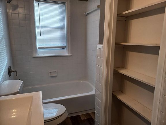 4th image of 2841 Larose Ave